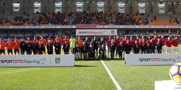 Bağcılarlı Engelliler, Yıldız Futbolcularla Serenomiye Çıktı