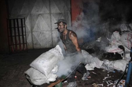  Başakşehir'de Alüminyum Geri Dönüşüm Tesisinde Yangın