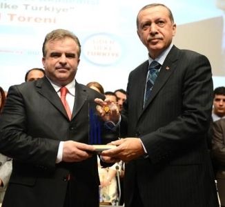 Başbakandan Ali Yakar’a Ödül