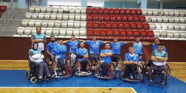 Engelli basketçiler İzmir’de kampa girdi
