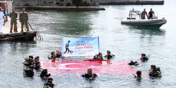 Engelliler 30 Ağustos Zafer Bayramı’nı Su Altında Kutladı