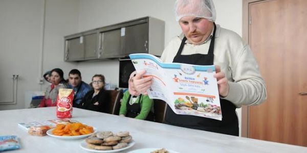 Görme engelliler için yemek kitabı