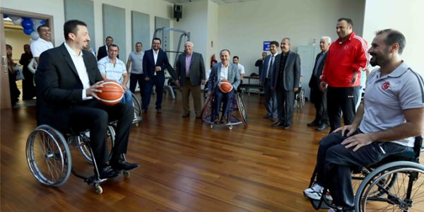  Hidayet Türkoğlu  , Paralimpik Spor Salonu’nun açılışıı yaptı 
