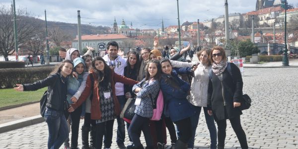 Lisesi Öğrencileri Bilgisayarlı Saç ve Makyaj Eğitimi için Prag’a gitti