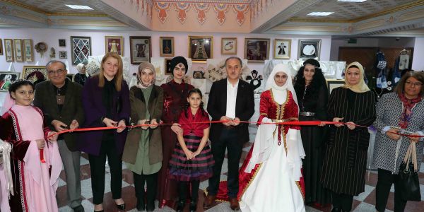 Muhtaç Çocuklar İçin Osmanlı Kıyafetleri Ve Takıları Sergisi Açıldı
