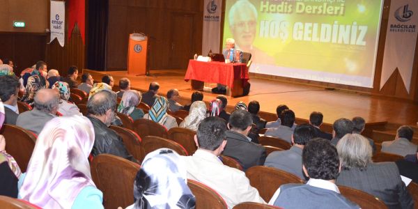 Prof. Dr. Sandıkçı hadis konulu konferans verdi 