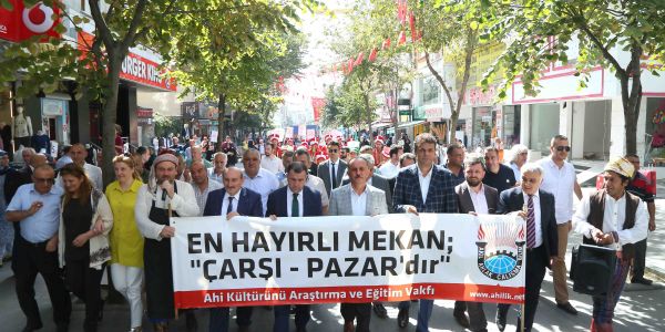 Ticaret Bakanı Tüfenkci, Bağcılar’da Ahi Olup Şed Kuşandı